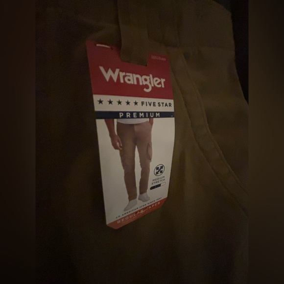 NWT Khaki Wrangler Cargo Pants - Picture 3 of 4